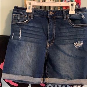 Short jean shorts